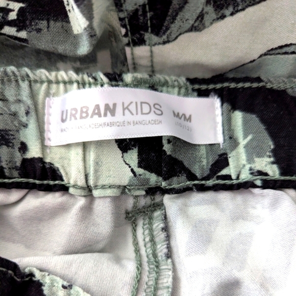 Urban Kids (Size Medium) Unisex Camo Graphic Cargo Pants - Picture 7 of 14